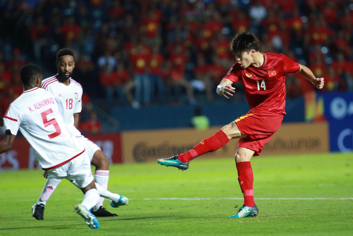 Đến phút 62', cú sút của Hoàng Đức đi trúng tay một cầu thủ phòng ngự UAE.