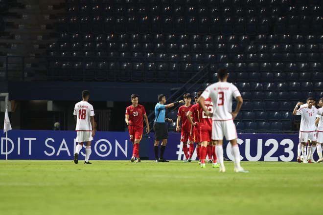 U23 Việt Nam có trận hòa U23 UAE trong trận mở màn VCK U23 châu Á 2020. Trận đấu không có bàn thắng nhưng điểm nhấn của trận đấu là 2 tình huống trọng tài phải xem công nghệ VAR.