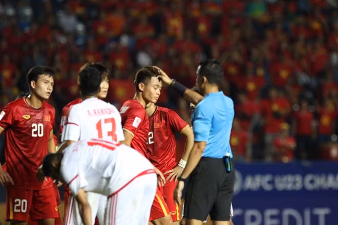 Có thể thấy, U23 Việt Nam trong trận đấu với U23 UAE khá may mắn nhưng cũng có vẻ kém duyên với công nghệ VAR lần đầu tiên được áp dụng tại VCK U23 châu Á.