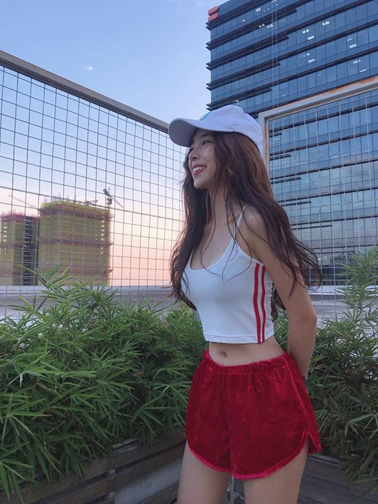 Giải thích về những thắc mắc này của cộng đồng mạng, Sme Mai cho biết những gì cô nói là thật và những hình ảnh của cô đăng tải lên trang cá nhân không hề chỉnh sửa.