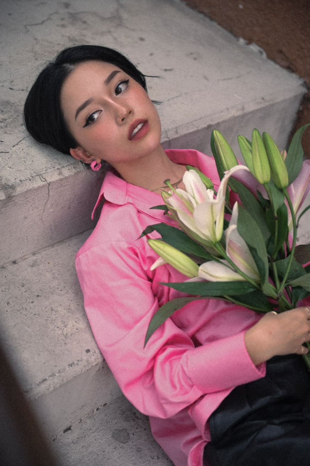 Theo ý kiến của nhiều netizen, cách giải quyết nói thẳng với người thân, không giải quyết 1 mình của Linh Ngọc Đàm được cho là hợp tình hợp lí.