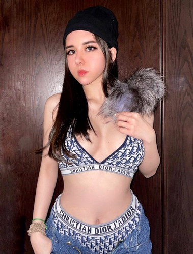 Công việc hiện tại của Linh My là kinh doanh trong lĩnh vực chăm sóc sắc đẹp.