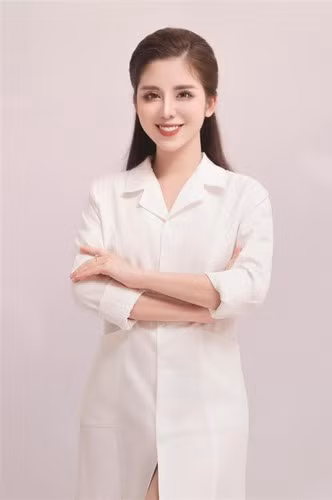 Tuy nhiên, hơn 8 tháng trôi qua, Linh My chưa hé lộ thông tin nào liên quan tới tình mới hoặc dự tính "đi bước nữa". Dẫu vậy, dân mạng và bạn bè đều cùng hi vọng gái xinh này sớm tìm thấy bến bờ hạnh phúc hậu tan vỡ hôn nhân với Huy Cung.