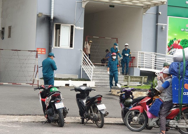 TP HCM phong toa, khoanh vung khu dan cu lien quan chum lay nhiem COVID-19-Hinh-5