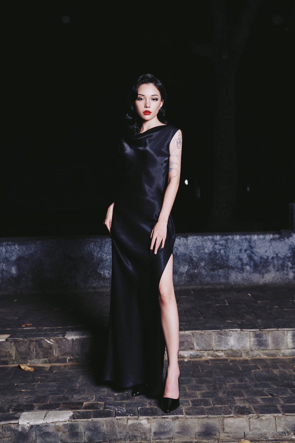 Mỗi lần là Valentine bạn ấy hỏi mình muốn gì thì mình đều trả lời là thôi, đừng có mua tốn tiền, để tiền ấy đóng tiền học. Hoặc là mình sẽ nói muốn ăn đồ ăn rẻ để bạn ý mua, cho bạn ấy đỡ kiểu tự ti. Mình ngược lại, mình sẽ tặng bạn ấy những món đồ công nghệ để phục vụ cho công việc học của bạn ấy vì mình khi đó đã đi làm và có kinh tế". Nữ streamer cho biết.