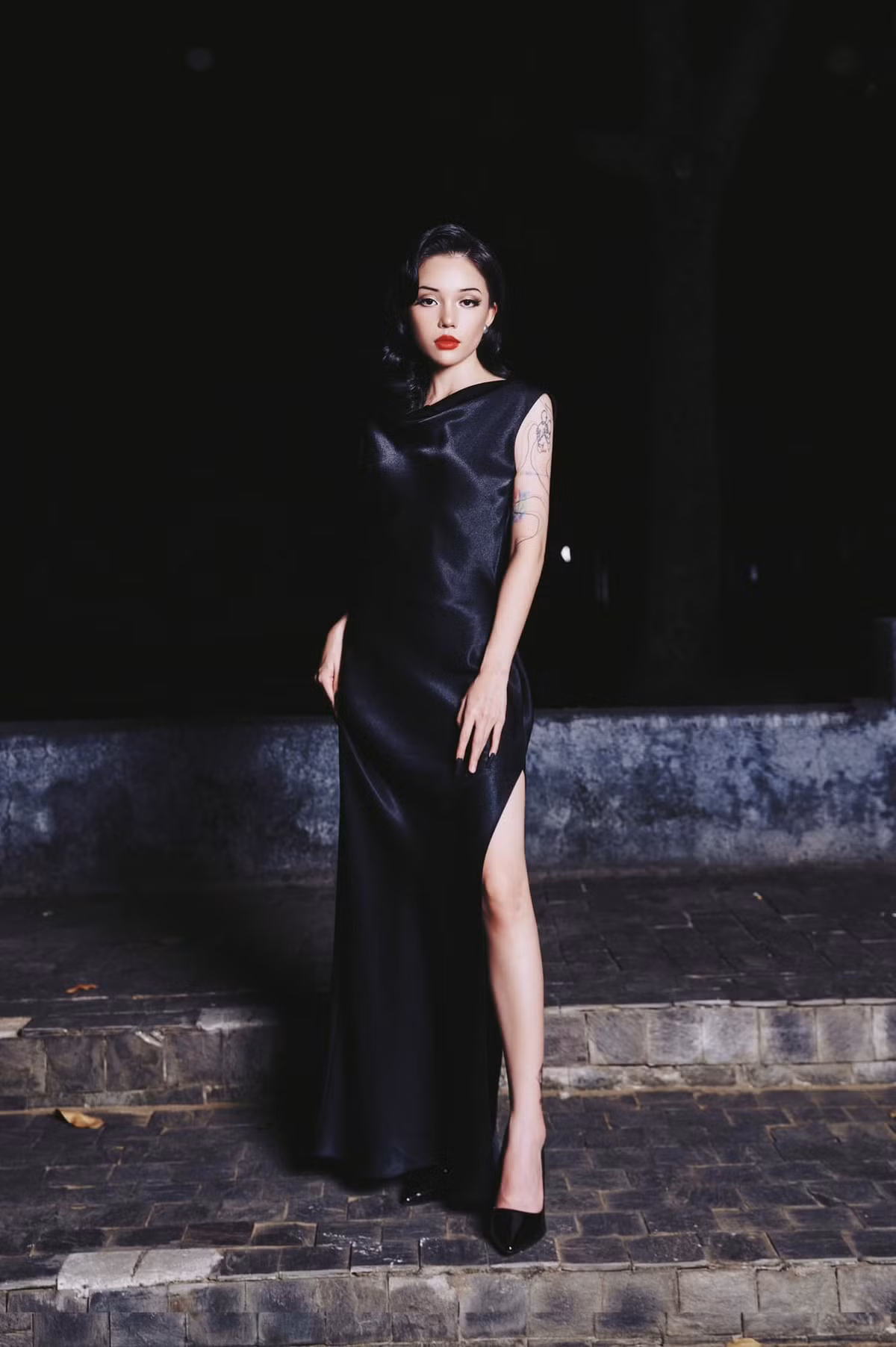 Mỗi lần là Valentine bạn ấy hỏi mình muốn gì thì mình đều trả lời là thôi, đừng có mua tốn tiền, để tiền ấy đóng tiền học. Hoặc là mình sẽ nói muốn ăn đồ ăn rẻ để bạn ý mua, cho bạn ấy đỡ kiểu tự ti. Mình ngược lại, mình sẽ tặng bạn ấy những món đồ công nghệ để phục vụ cho công việc học của bạn ấy vì mình khi đó đã đi làm và có kinh tế". Nữ streamer cho biết.