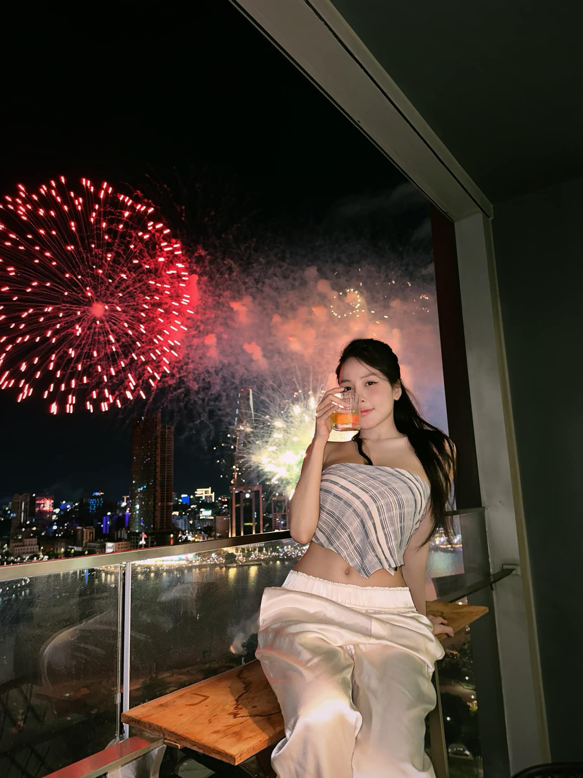 So với thời điểm trước, phong cách thời trang hiện tại của người đẹp sinh năm 1996 này có nhiều thay đổi, đa dạng phong cách và tiết chế sự gợi cảm, phù hợp với nhiều hoàn cảnh khác nhau.