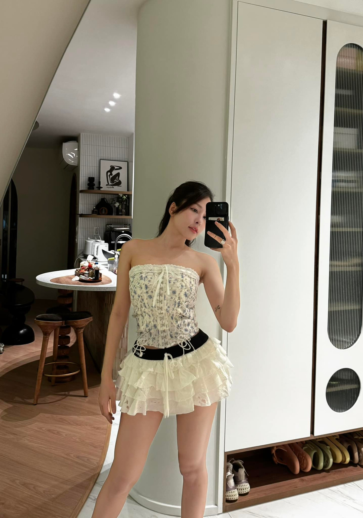 Dưới bức ảnh nhiều bình luận khen ngợi sắc vóc ngày càng thăng hạng của Trâm Anh.