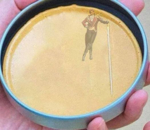 Những người tham gia đều được đưa đến một nơi xa lạ và bị nhốt tại đó. Đằng sau mỗi trò chơi nhỏ là một sự trả giá bằng cả mạng sống của mình mà nhiều người không hề hay biết cứ đăng ký tham gia.