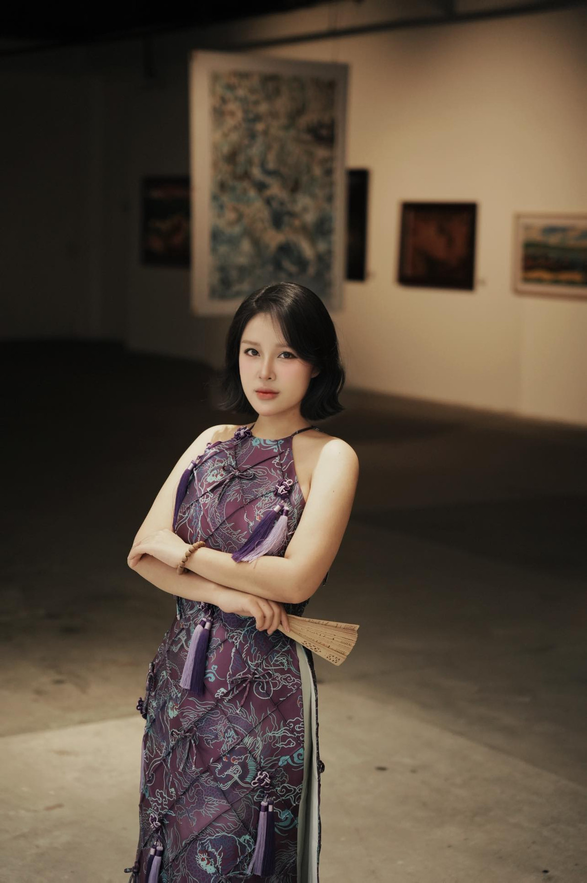 Những hình ảnh cô giáo trẻ này mặc áo dài truyền thống không chỉ tôn vinh nét đẹp văn hóa dân tộc mà còn là minh chứng cho sự kết hợp hoàn hảo giữa truyền thống và hiện đại.