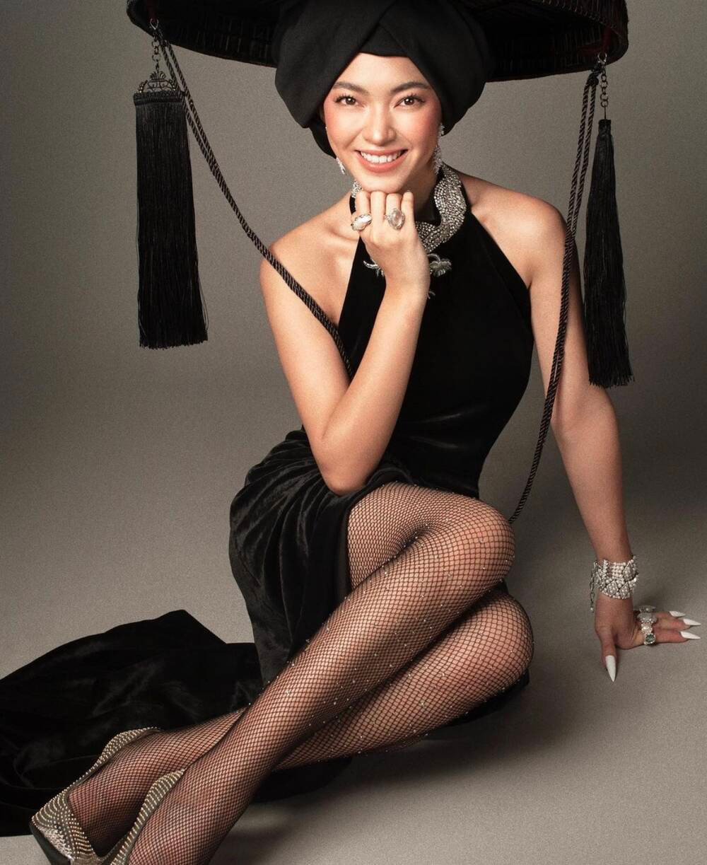 Tuy nhiên, có vẻ như sau khi "sa vào lưới tình" của BinZ thì fashionista Châu Bùi hiếm khi diện những bộ cánh như bikini. Nhiều cư dân mạng còn nói vui rằng bởi quen "trai hư" như BinZ thì Châu Bùi phải ngoan hơn để bù trừ cho nhau.