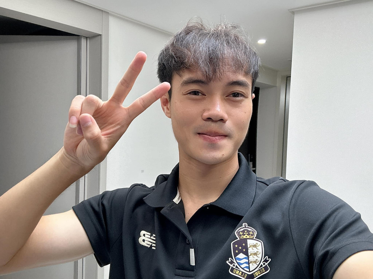 Hễ cứ đi ăn cưới ai, Văn Toàn lại được "réo" hỏi rằng sao chưa khoe người yêu? Chính anh cũng phải lên tiếng "than" rằng hội anh em ai cũng lấy vợ hết, bỏ lại mình anh vẫn cô đơn.