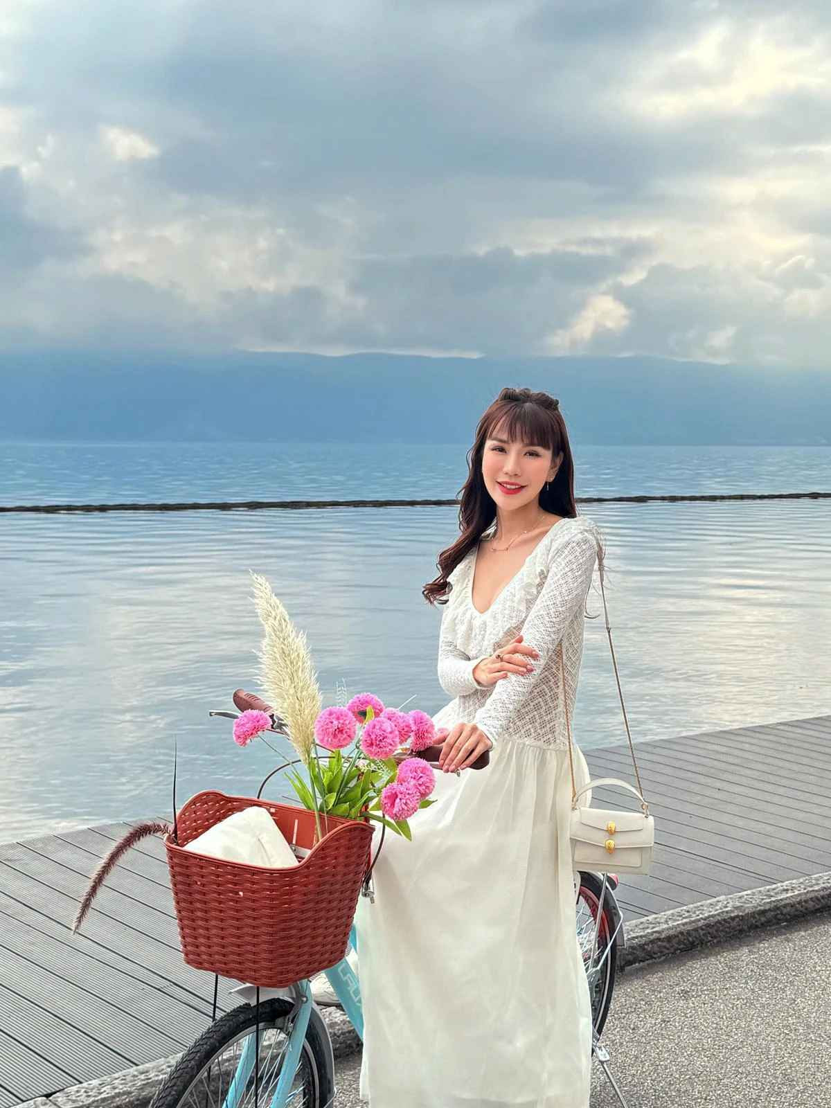 Hải Anh luôn xuất hiện với những shoot hình xinh đẹp, đầu tư trang phục.