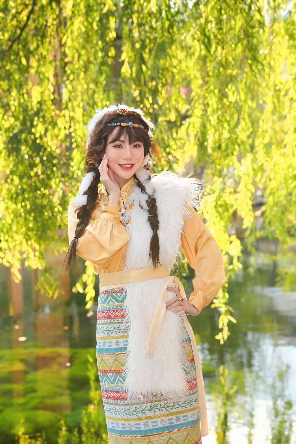 Nữ MC cho biết: “Năm nay sinh nhật đúng ngày trung thu được chị mẹ cho sang Trung Quốc "phá cỗ" thổi nến. Sinh nhật bên gia đình ấm áp. Chúc bản thân tuổi mới luôn vui vẻ, khoẻ mạnh, tiếp tục kiên trì với lý tưởng của mình và lan toả những điều tích cực đến với mọi người xung quanh. Mong tất cả lời chúc của mọi người dành cho em đều thành hiện thực”.