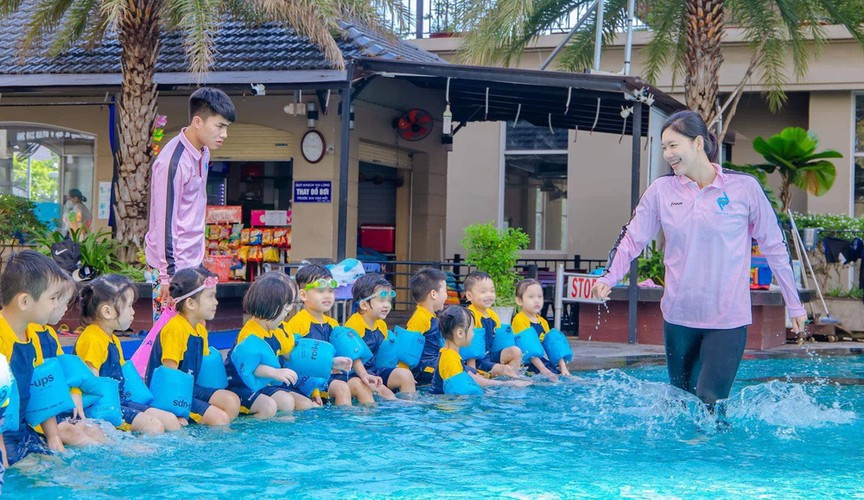 Ánh Viên giải nghệ và thành lập câu lạc bộ bơi lội của riêng mình và trực tiếp hướng dẫn các em nhỏ, những người có nhu cầu học bơi làm quen với bộ môn thể thao lành mạnh.