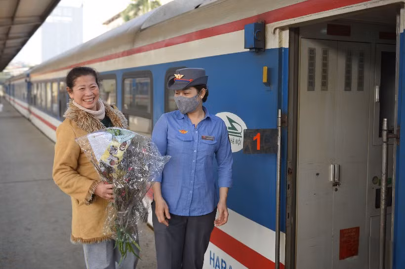 Nhung chuyen tau cuoi nam dong day cam xuc cua khach va nha ga-Hinh-5
