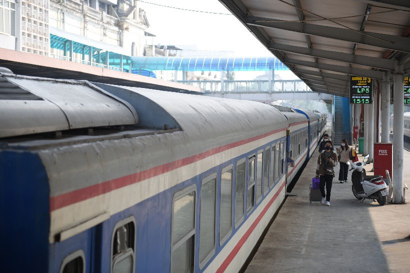 Những chuyến tàu cuối năm đong đầy cảm xúc của khách và nhà ga - Hình 2 Nhung chuyen tau cuoi nam dong day cam xuc cua khach va nha ga-Hinh-2