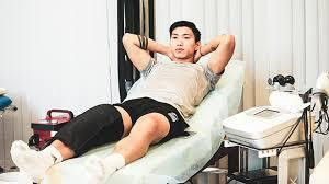 Trở lại với thời điểm sau khi từ Hà Lan về nước, Văn Hậu dính chấn thương nặng ở đầu gối với phù dập dây chằng chéo trước, chéo sau và gân cơ khoeo, dập sừng sau sụn chêm, sừng trước sụn chêm ngoài độ một…