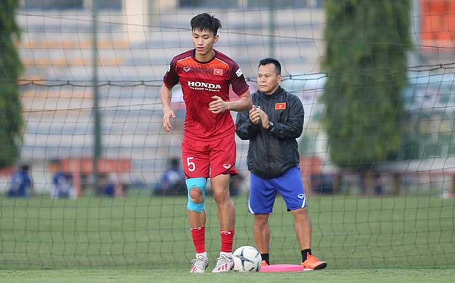 Mới đây, nhóm bác sĩ về cơ, xương khớp được CLB Hà Nội mời tham vấn ý kiến về trường hợp của Đoàn Văn Hậu, họ nhận định rằng quá trình điều trị vừa qua của cầu thủ đội tuyển Việt Nam chưa phát hiện được chính xác tổng thể chấn thương. Từ đó dẫn đến hậu quả là chấn thương không được điều trị dứt điểm và kéo dài.