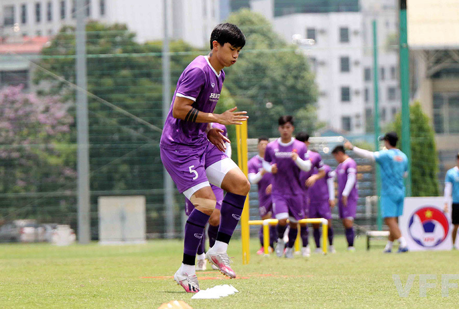Sau chuỗi trận chinh chiến tại bảng G vòng loại World Cup 2022 khu vực châu Á với đội tuyển Việt Nam, Văn Hậu tái phát chấn thương không thể tập luyện đến thời điểm hiện tại.