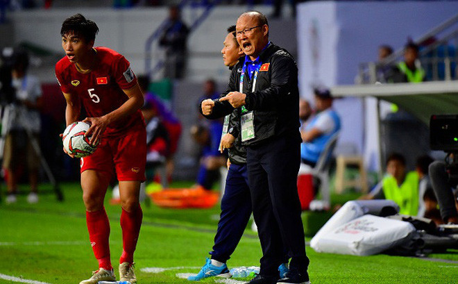 Kể từ ngày trở về nước sau chuyến xuất ngoại không thành công ở Hà Lan năm 2020, Đoàn Văn Hậu luôn gặp vấn đề về chấn thương. Tính cả hai năm qua, hậu vệ đội tuyển Việt Nam trải qua 4 lần chấn thương gối, cùng với đó là rất nhiều lần chữa trị nhưng lại… không được xử lý đúng bệnh.