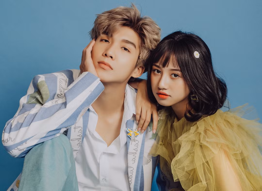 Trịnh Thảo gây ấn tượng mạnh cho khán giả với vai diễn Thuỳ Linh lúc trẻ trong Tháng Năm Rực Rỡ. Hot girl xứ Thanh đã thể hiện tốt vai diễn với sự nhập tâm siêu đẳng.