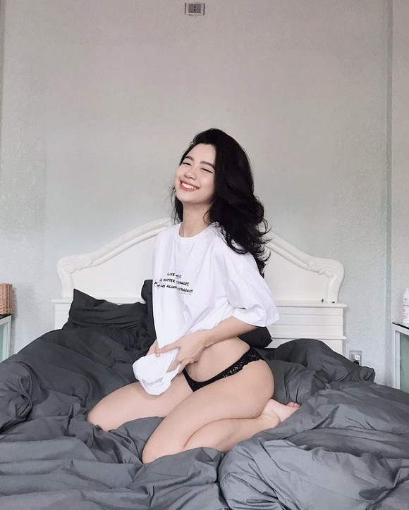 Hàn Hằng tên đầy đủ là Hàn Hải Hằng nổi tiếng với nghề tay trái trên MXH là làm KOLs, nhận PR cho các sản phẩm trong nước.