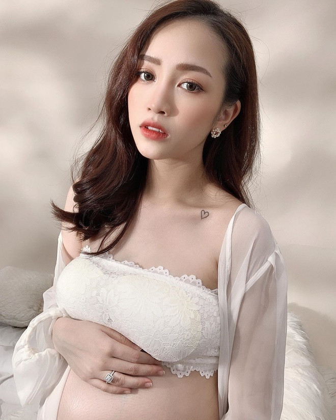 Càng lớn, Joyce càng xinh đẹp và được lòng CĐM. Không quá sang chảnh hay khoe giàu, hot girl 9X ngược lại là một cô nàng rất biết cách tận hưởng cuộc sống, thân thiện và hòa đồng.