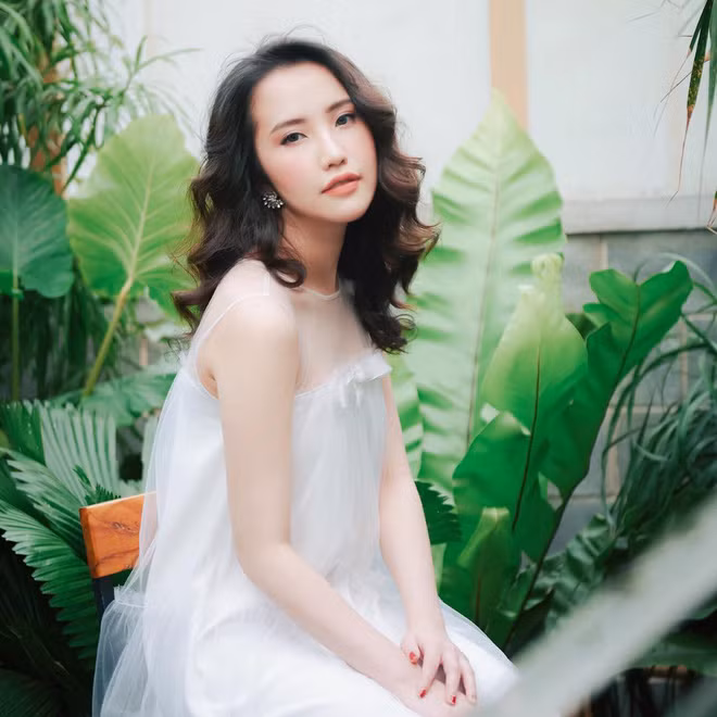 Primmy đã từng tốt nghiệp ngành thương mại tại Đại học RMIT Việt Nam, hiện tại là một beauty blogger, diễn viên, người mẫu ảnh và làm việc tại trường của gia đình.