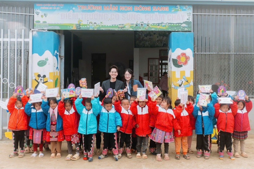 Nữ rich kid cũng cho biết cô hiện là đại sứ của dự án "Nuôi em" tại Mộc Châu, một dự án ý nghĩa với sứ mệnh nuôi cơm cho các bé vùng cao để giúp các em đến trường đầy đủ hơn, có những bữa ăn ấm no hơn.