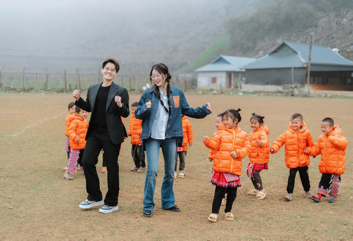 Hành động này của rich kid Hà Nội được nhiều người khen ngợi, khi cô không cần phản ứng gay gắt mà vẫn đáp trả được ý kiến soi mói, cho thấy được những đóng góp của mình.