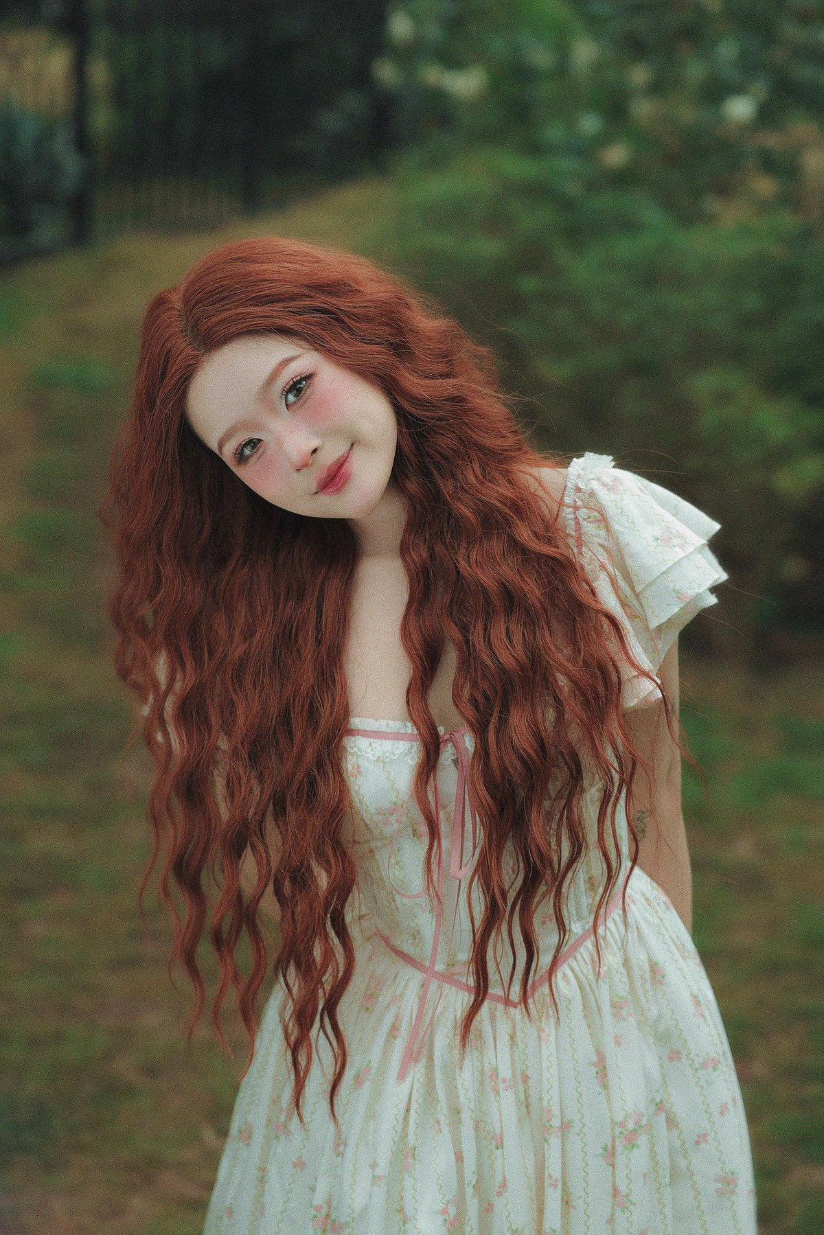 Chao (tên thật: Nguyễn Châu Anh, sinh năm 2003) được biết tới với các video chia sẻ cuộc sống giàu có mang phong cách gần gũi, dễ thương.