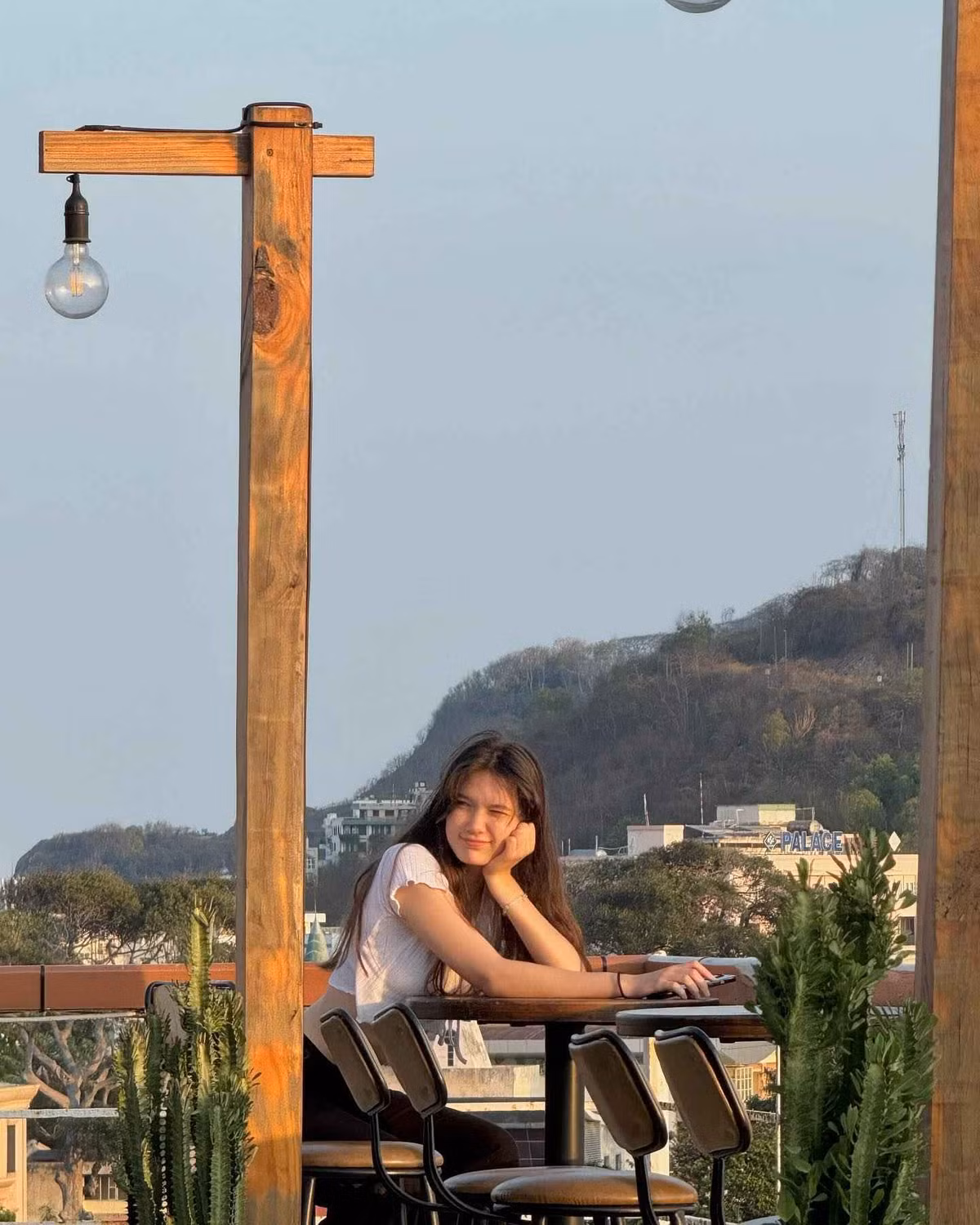 Thanh Giang nhận được nhiều lời khen bởi nhan sắc xinh đẹp, phóng khoáng.