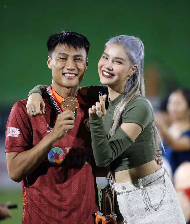 Năm 2016, Mạc Hồng Quân và Kỳ Hân kết hôn và hiện tại đã có với nhau 2 cậu con trai kháu khỉnh.