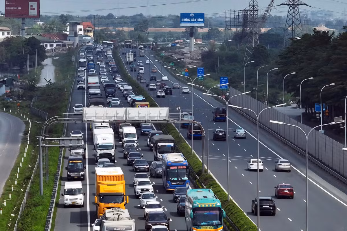 Theo thông tin từ Cục CSGT (Bộ Công an), ngày 3/5, toàn quốc đã xảy ra 51 vụ tai nạn giao thông, làm 26 người chết, 31 người bị thương. So với cùng kỳ, giảm 34 vụ, giảm 26 người chết và giảm 27 người bị thương.