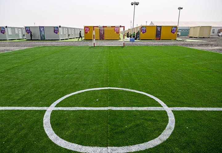 Bên cạnh làng cổ cũ World Cup 2022, Qatar cũng cung cấp những loại phòng rẻ hơn chỉ với 80 USD/đêm. Dĩ nhiên nó sẽ ở xa địa điểm thi đấu hơn, như là gần sân bay quốc tế Doha và Hamad.