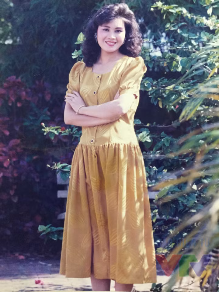 BTV Nhật Lệ từng theo học trường Đại học Sân khấu Điện ảnh Hà Nội, khoa Đạo diễn, diễn viên, khóa 1986 - 1991.