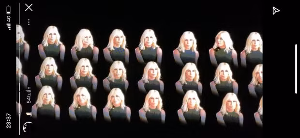 Lật ngang lại tấm hình mới thấy hoá ra là bà trùm thời trang Donatella Versace - người sáng lập thương hiệu trứ danh Versace.