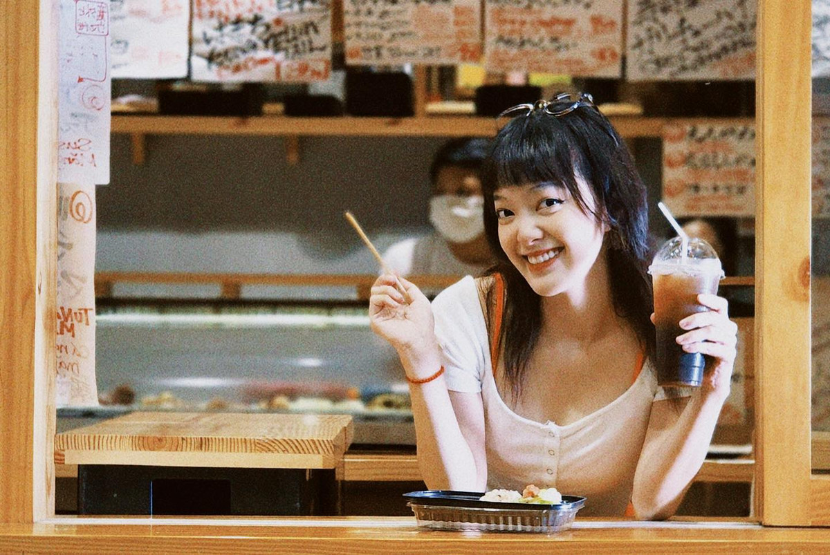 goài ra, Michelle Lai cũng biết sử dụng ngôn ngữ teencode, chèn những bài hát rap đậm chất "xì tin".