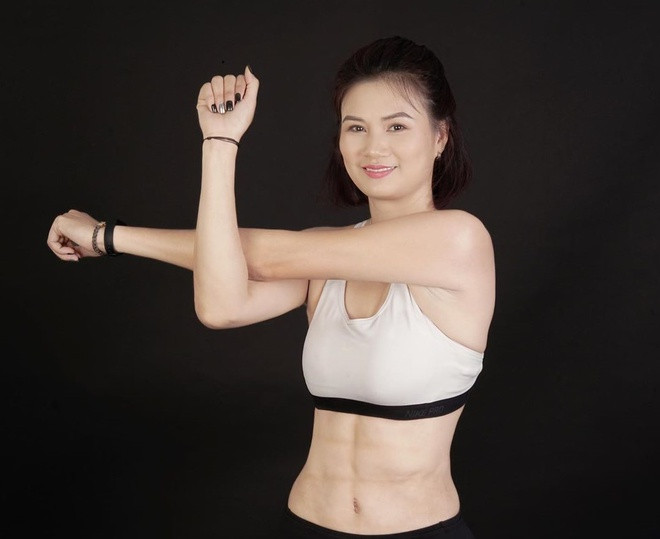 Mới đây, Kim Huệ quyết định xin nghỉ vị trí HLV trưởng để làm "phó tướng". Cô dành nhiều thời gian lấy bằng Thạc sĩ Đại học Quốc gia Hà Nội.