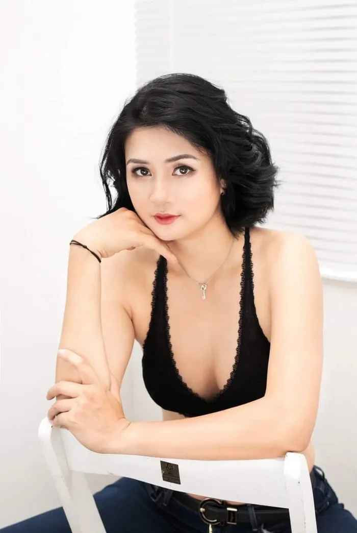 Hình ảnh gây thương nhớ của Kim Huệ. “Hoa khôi bóng chuyền VTV Cup 2004” ngày càng bốc lửa.