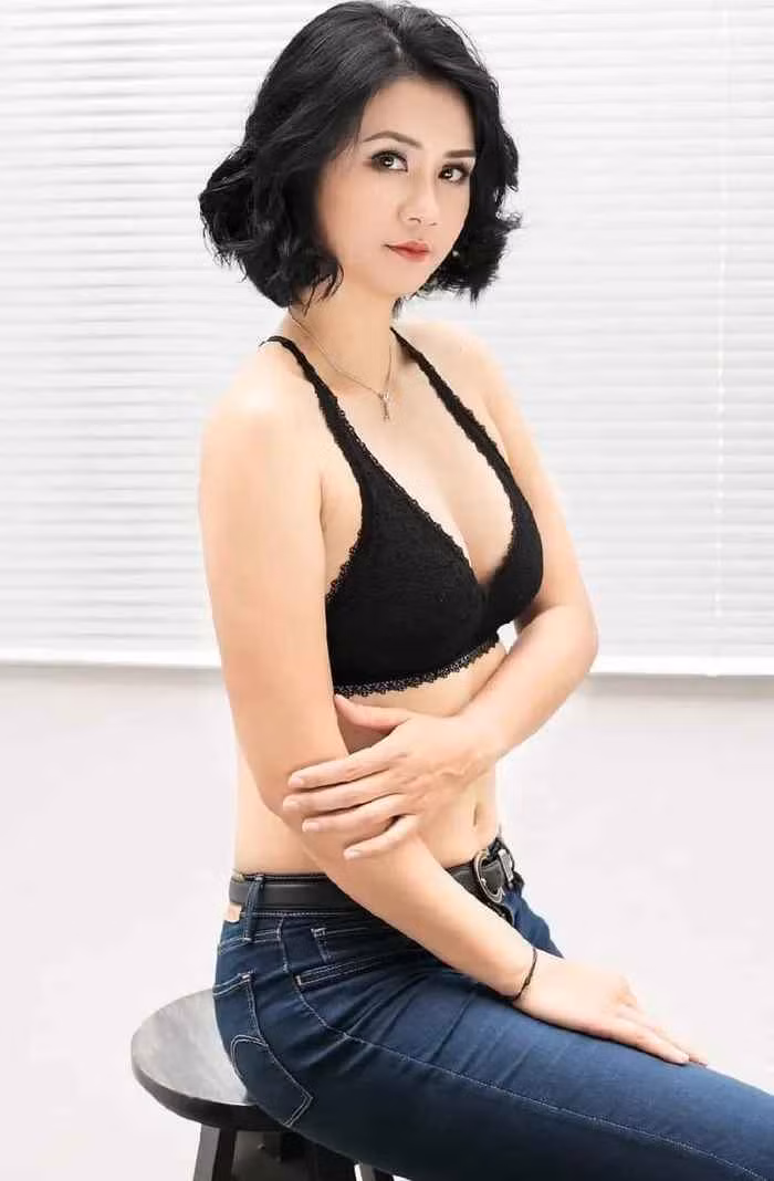 Ít ai nghĩ Kim Huệ đã ở độ tuổi U40 lại sở hữu thân hình không chút mỡ thừa.