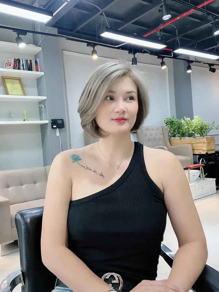 Trên trang cá nhân, người đẹp bóng chuyền thường xuyên khoe những bức ảnh đi chơi cùng con gái, bạn bè...