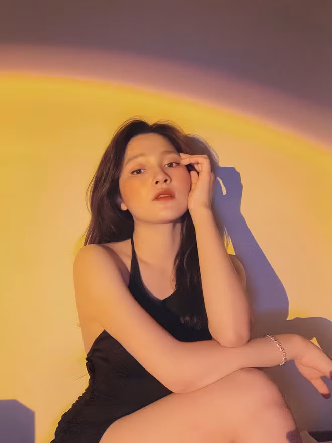 Chính bởi sở hữu gương mặt xinh xắn, vóc dáng chuẩn, nữ giảng viên Hồng Ngọc thường xuyên bị nhận nhầm là sinh viên.