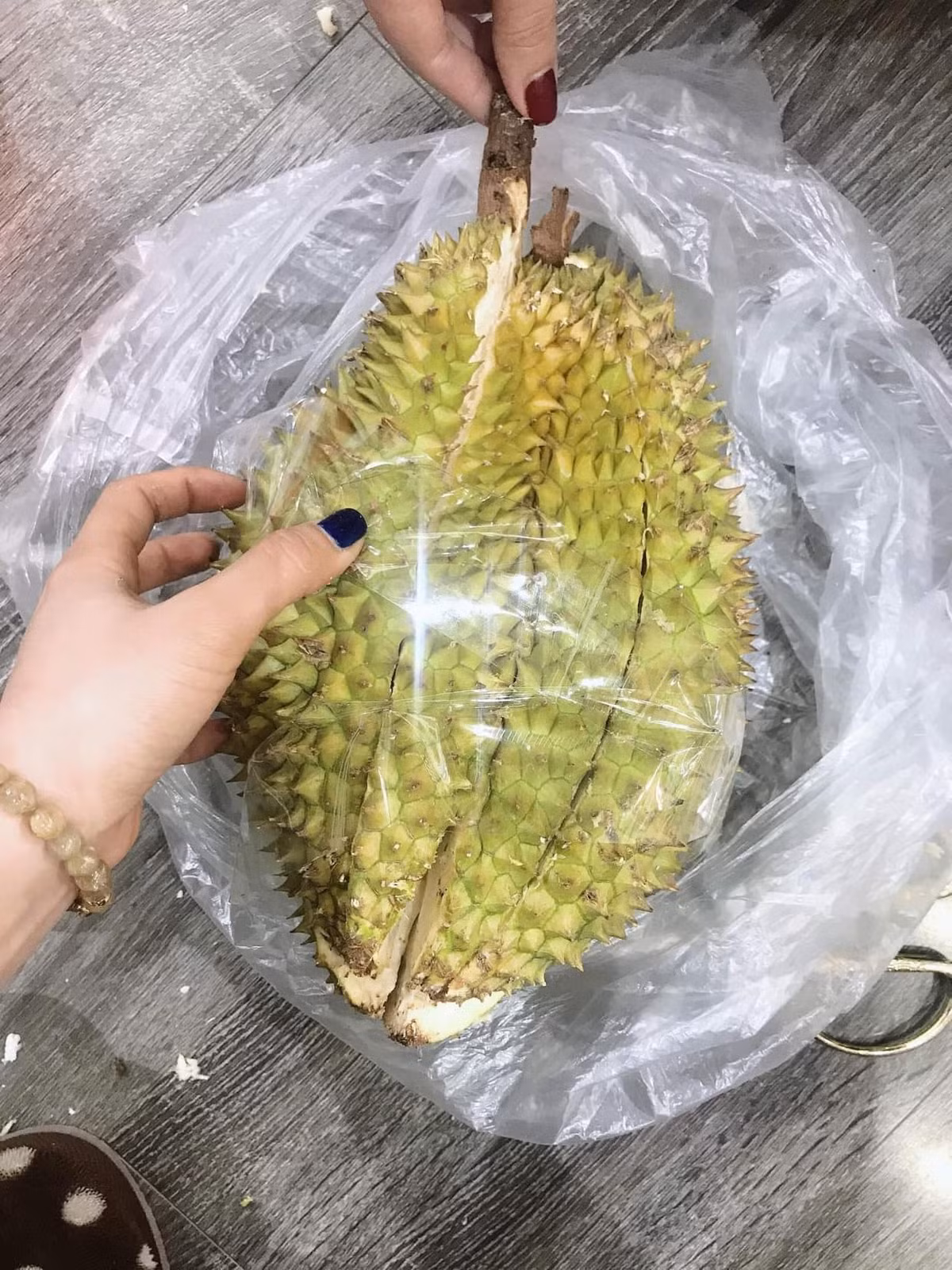 Còn với dân mạng, từ nỗi đau của khổ chủ, họ được một phen cười như được mùa