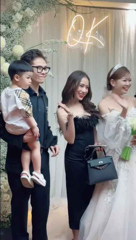 Thời gian qua, con gái Minh Nhựa là Joyce Phạm (tên thật Phạm Trần Nguyễn Minh Anh, SN 1999) gây chú ý khi tân trang nhan sắc. Cô tiết lộ đã nhấn mí, làm mũi để tự tin hơn.