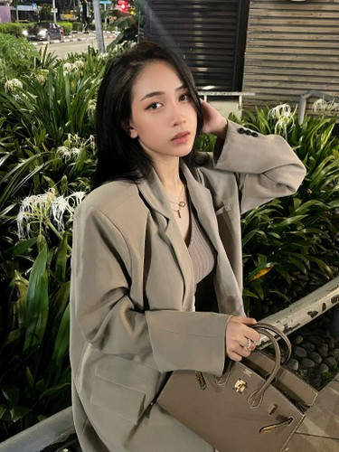 Thậm chí, có người còn thẳng thắn mỉa nữ rich kid rằng "thẩm mỹ xong là hết xinh".