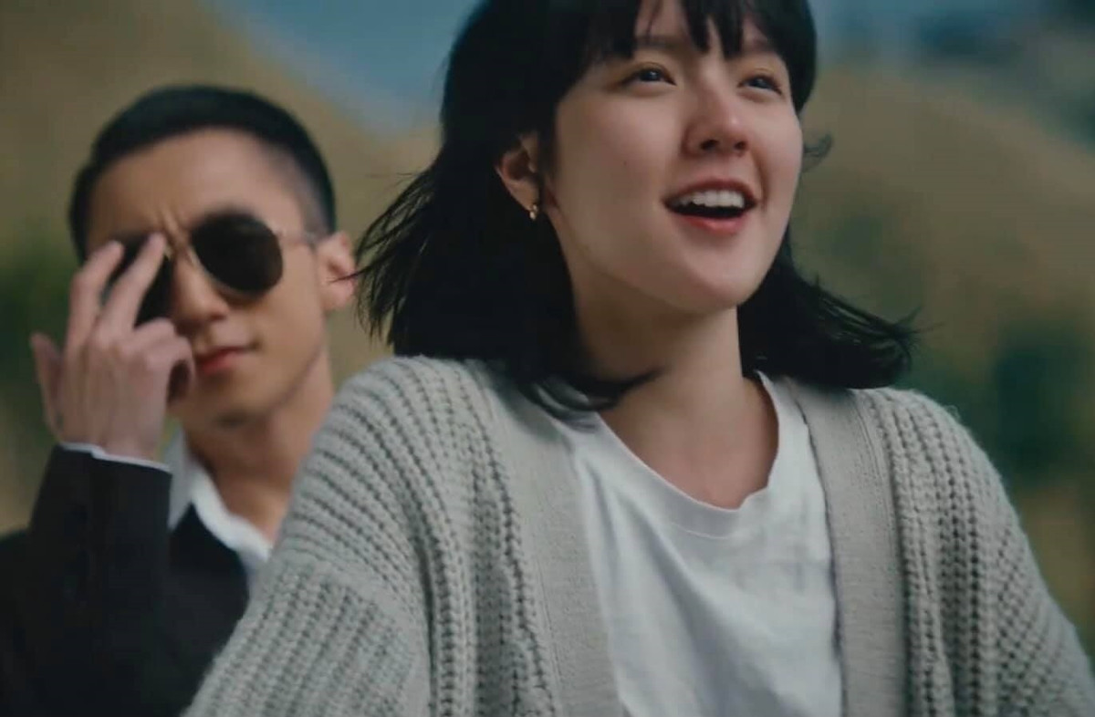 Chứng kiến nụ cười của Hải Tú, nhiều người còn vui vẻ bình luận kiểu: "hỏi sao Sơn Tùng M-TP phải tìm mọi cách để cô nàng đầu quân cho công ty của mình".