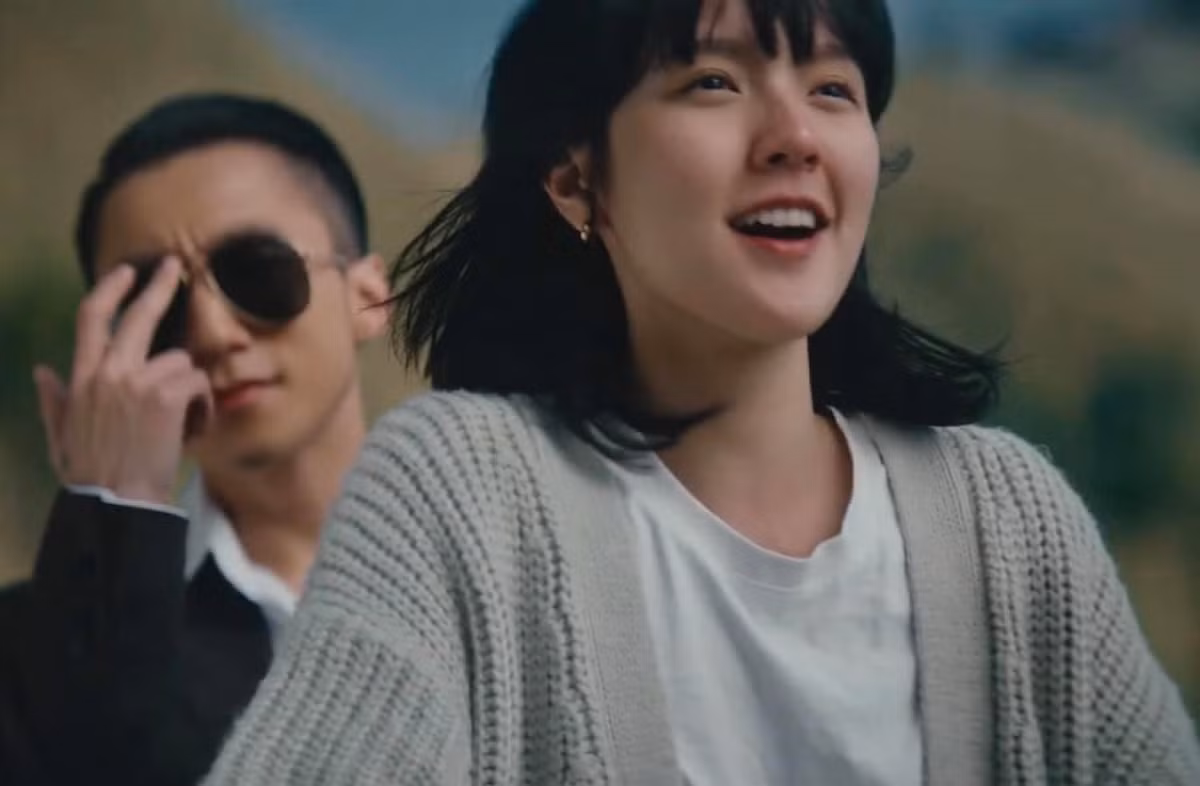 Chứng kiến nụ cười của Hải Tú, nhiều người còn vui vẻ bình luận kiểu: "hỏi sao Sơn Tùng M-TP phải tìm mọi cách để cô nàng đầu quân cho công ty của mình".