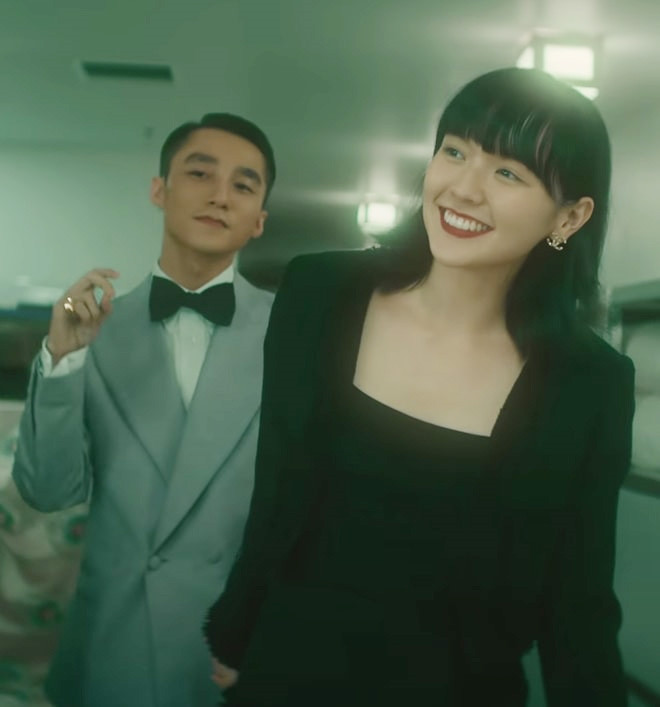 Mỗi lần Hải Tú xuất hiện bên cạnh Sơn Tùng M-TP, người hâm mộ lại được nhìn ngắm nụ cười "tít cả mắt, u mê quên lối về" của người đẹp.